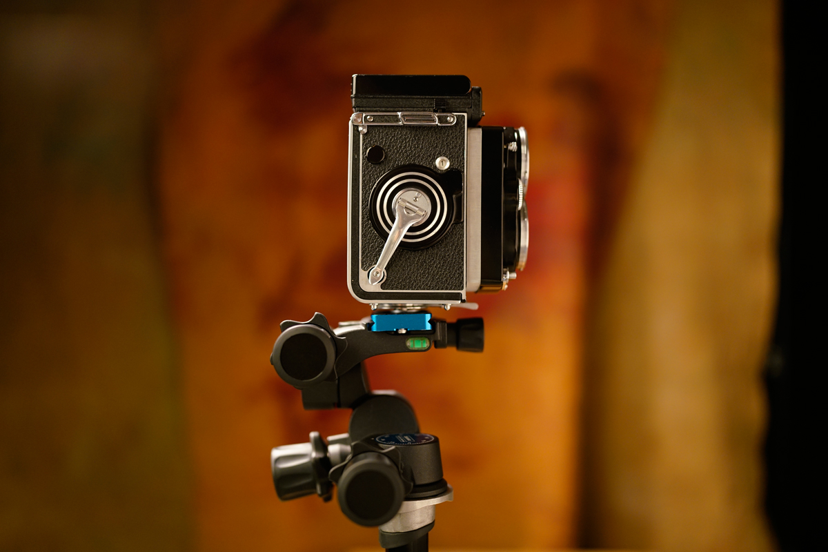 Самым важным моментом является выбор типа оборудования. Фотографируя на пленку мы получаем изображение с характером, такая фотография оживет на бумаге. Пленочный кадр уникален и неповторим, как и люди.