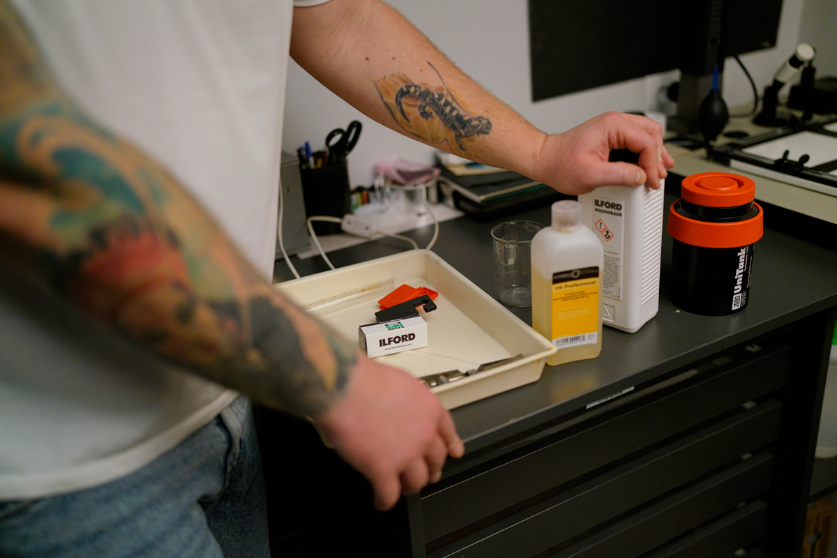 Для проявки используем бочек 120 мм, проявитель и фиксаж.