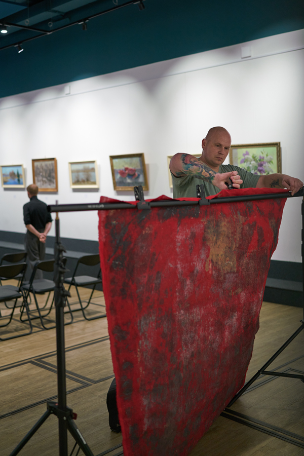 Завершилась презентация, портретом на пленку. Конечно, это не тот портрет, как в мастерской, но результат порадовал.