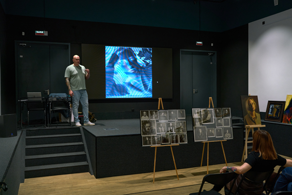 Портрет на пленку, это про настоящее, естественное, глубокое. Фотографируя одного человека на протяжении года, видно, как меняется подход и результат.