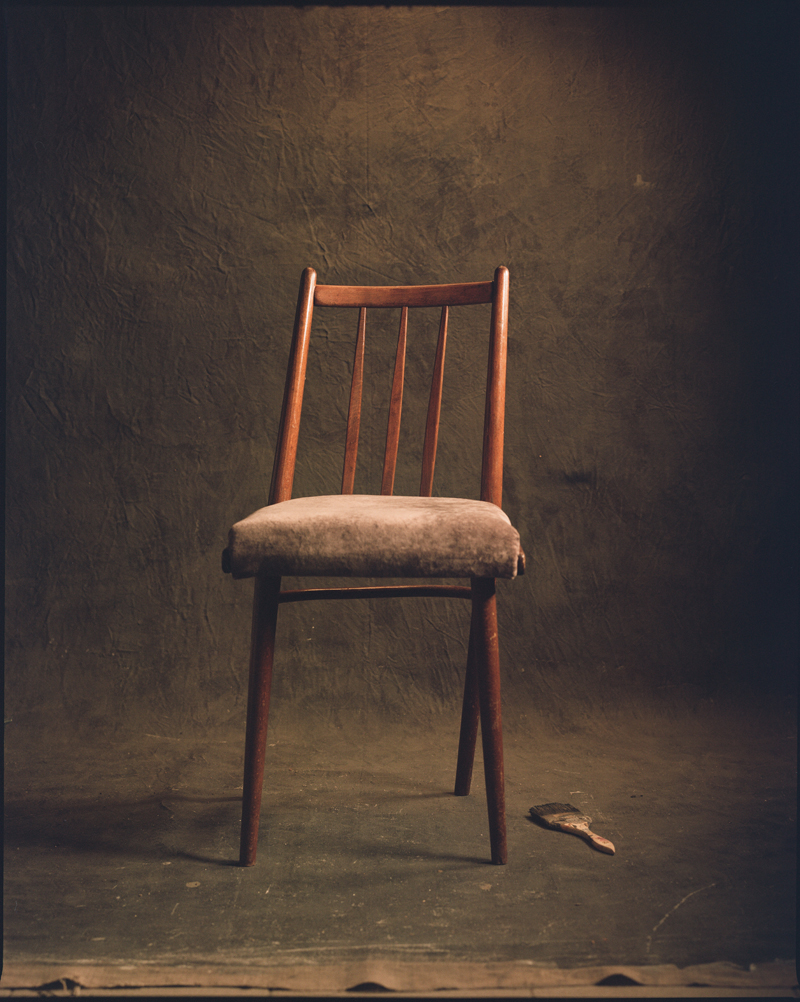 Фотография является обложкой книги 